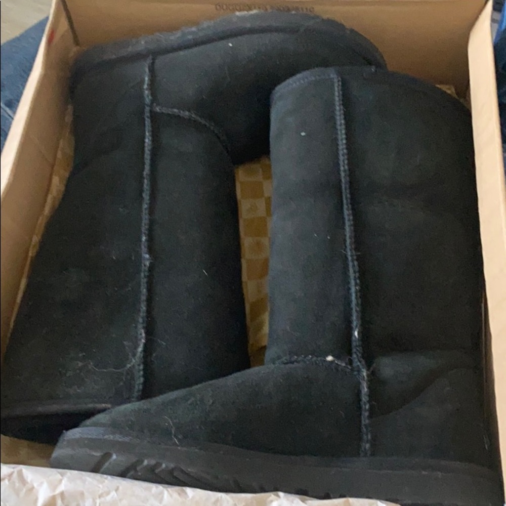 Black Tall Ugg’s - Picture 1 of 4